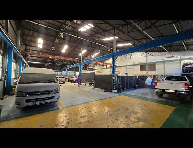 950M² WAREHOUSE TO LET IN EASTLEIGH